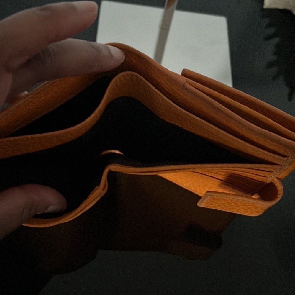 Authentic Gucci orange leather wallet - Picture 6 of 9